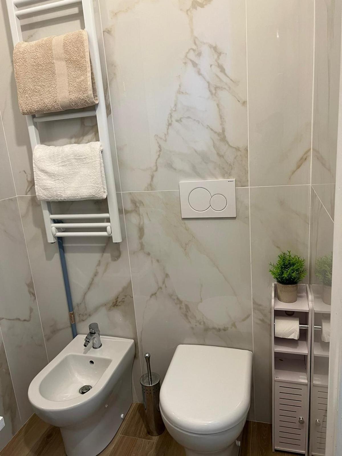 Fior Di Loto - Antonelli Apartament
